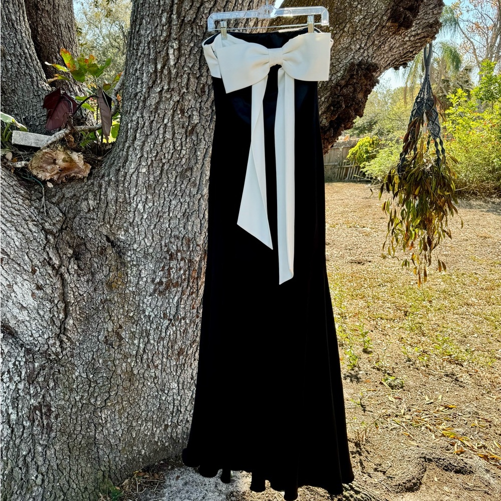 Jay Godfrey x Revolve black and white floor length gown.Oversized bow.Size 10